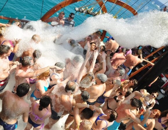 Paseo en barco por Antalya con fiesta de la espuma