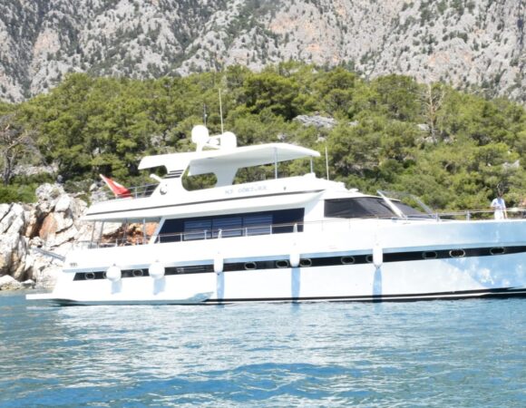 Location de yacht à moteur de luxe à Antalya